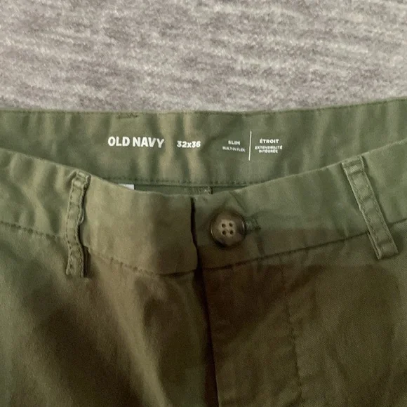 BNWT Men’s Old Navy Khaki Pants - Picture 2 of 5
